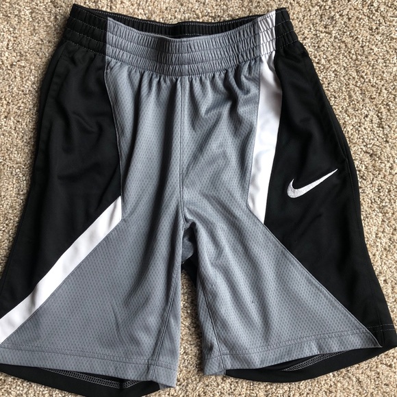 nike youth medium size